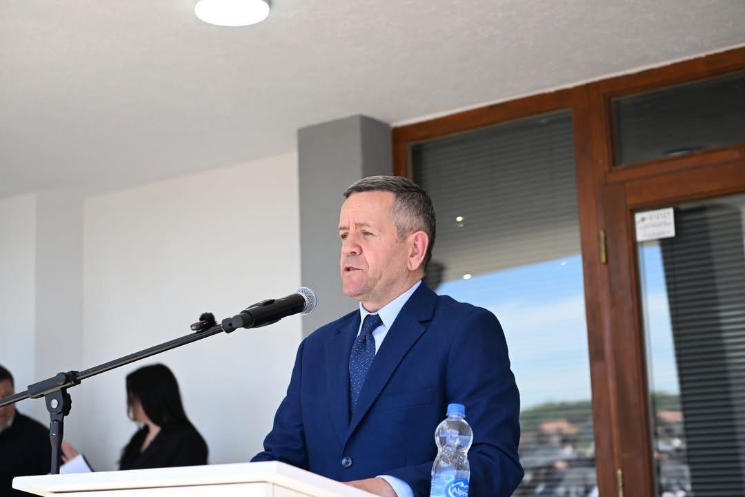 Remi: Ata që e mbajnë vendin në tension të largohen nga politika