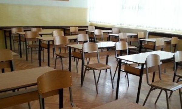 Punëtorët teknikë të shkollave në Prishtinë nga sot hyjnë në grevë, shkak pagat
