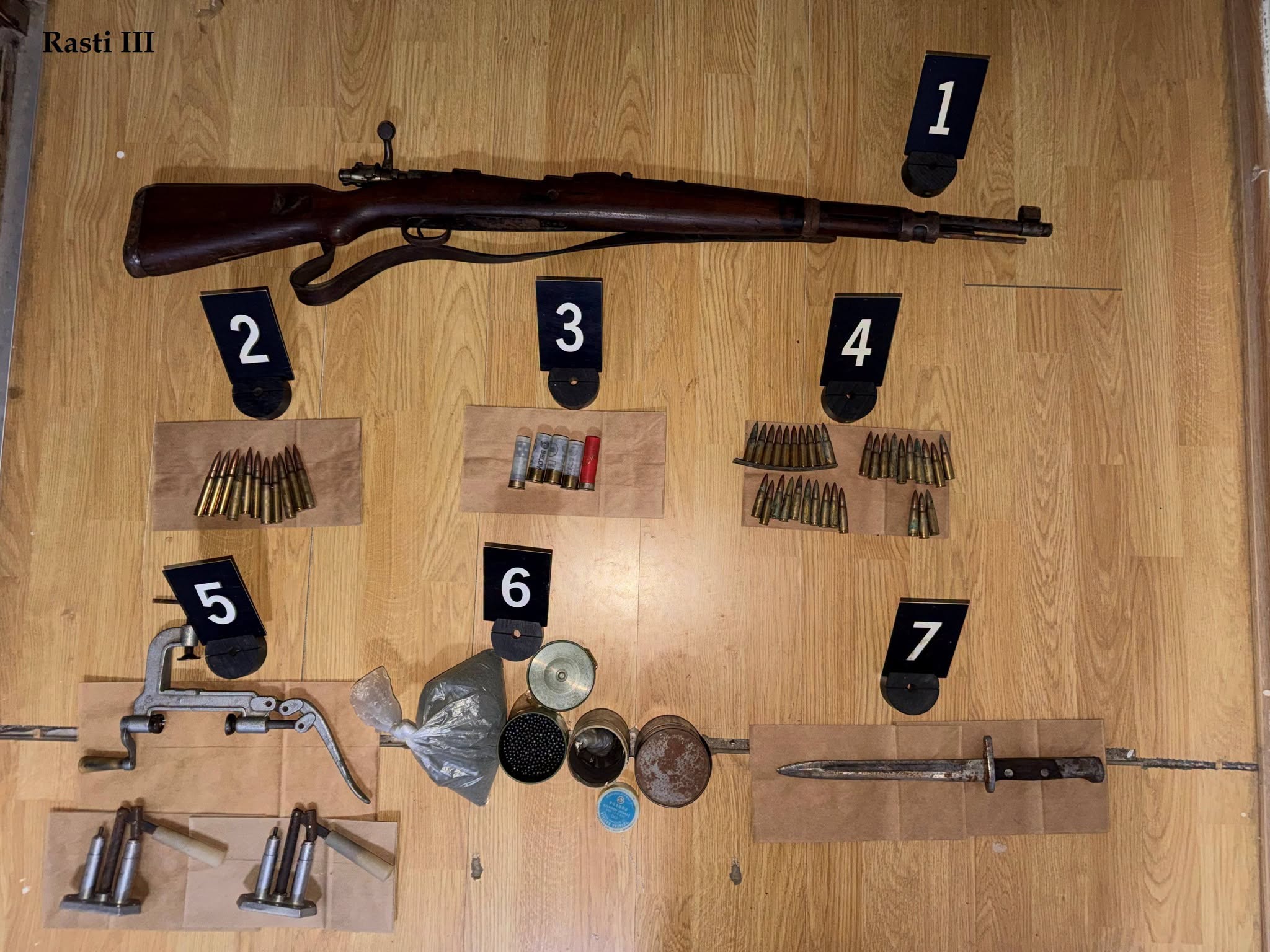 Aksion i gjerë në Zubin Potok: Policia sekuestron arsenal armësh në tri lokacione
