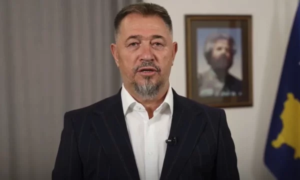 Sami Lushtaku- Dejona Mihalit pasi e përmendi sot: Kush të ka sjell në Kosovë, shërbimi grek, serb apo rus?