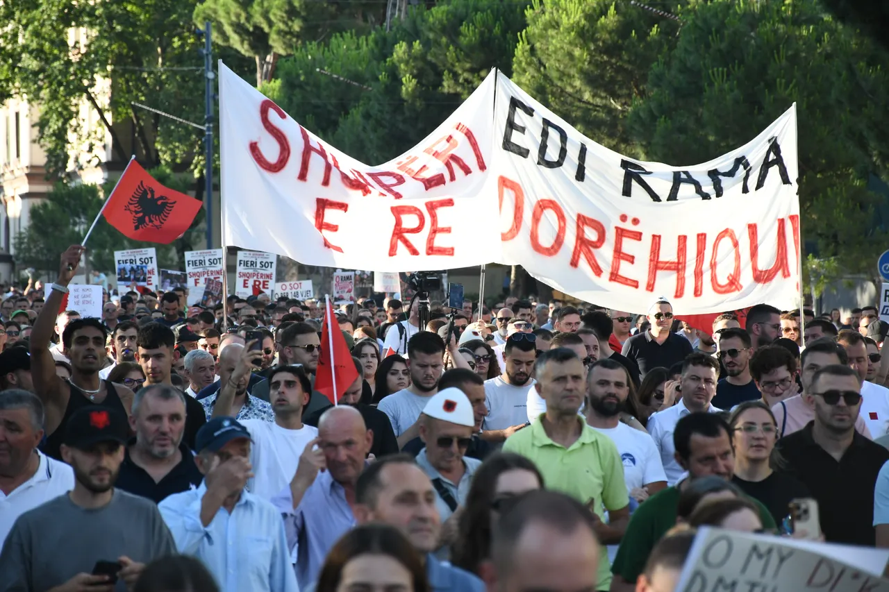 Ndryshon orari, shtohet presioni: Protestuesit në Tiranë vendosin ultimatum për Ramën