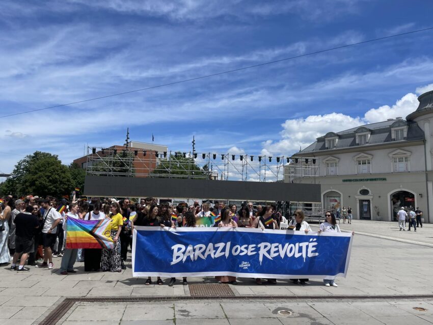 Me moton “Barazi ose Revoltë”, mbahet Parada e Krenarisë në Prishtinë