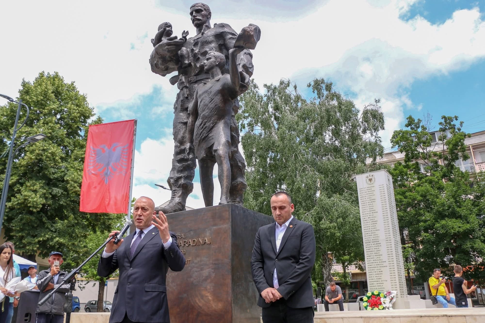 Haradinaj: Nderim për UÇK-në dhe aleatët, urime për Ditën e Çlirimit në Pejë, Deçan e Malishevë