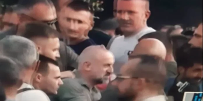Milan Radoiçiq shfaqet në tubimin e Vuçiqit në Beograd