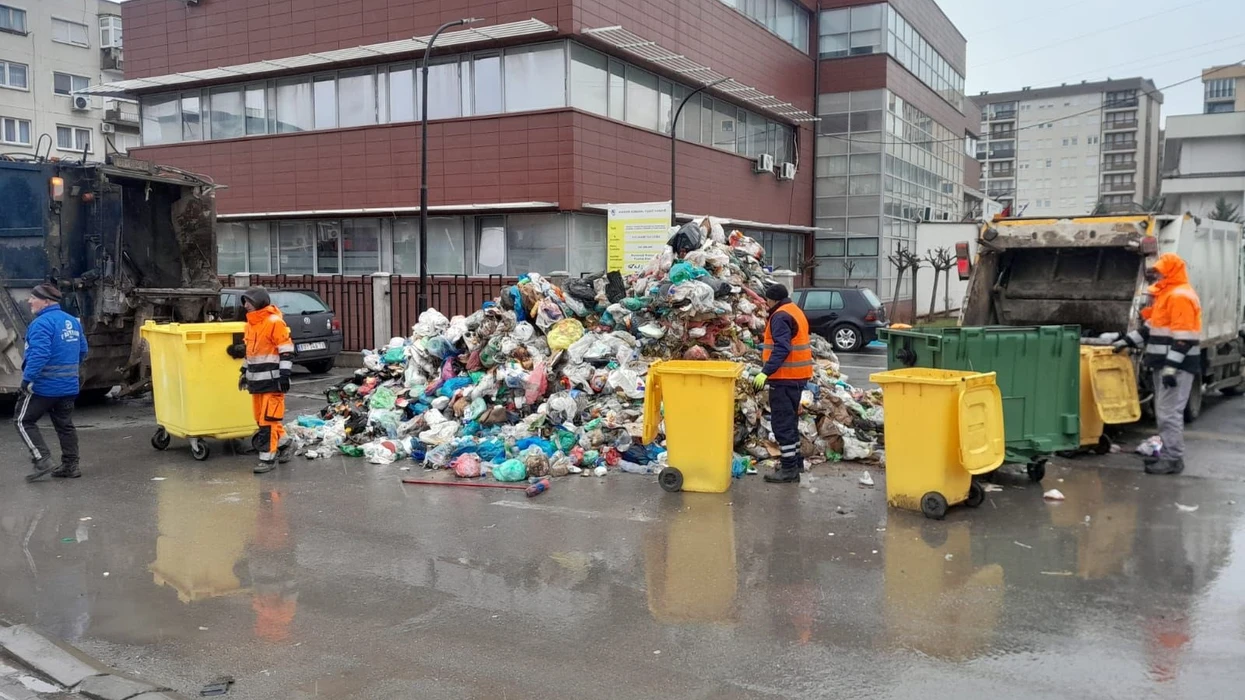 Fushë-Kosova shpall gjendje emergjente në sektorin e mbeturinave, Prebreza: Problemi do zgjidhet shpejt