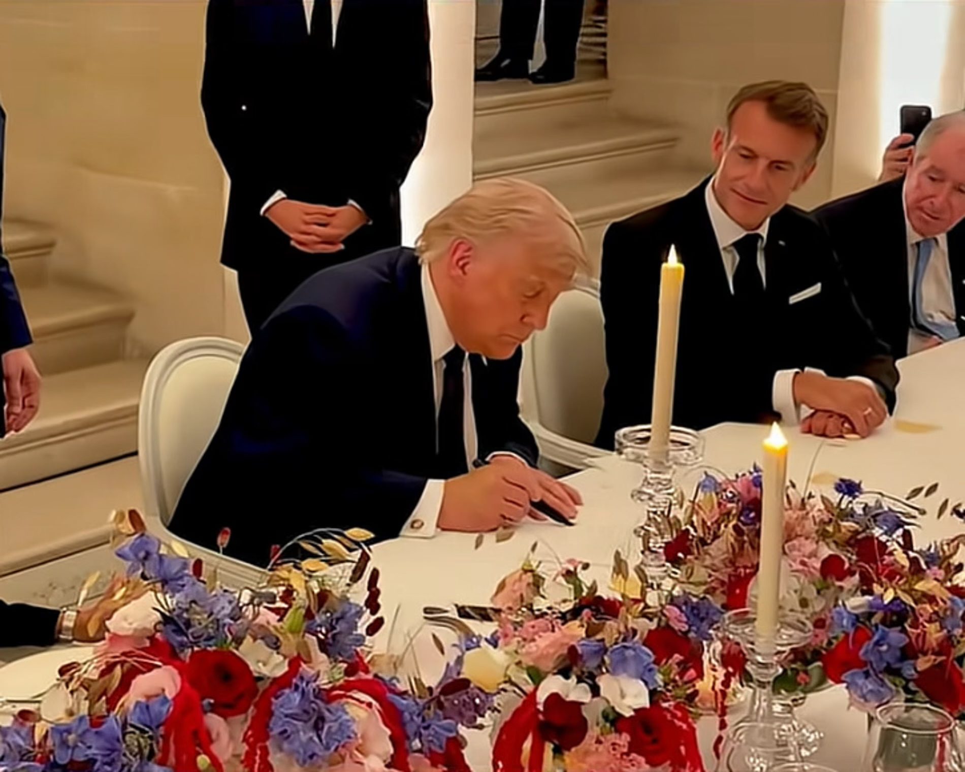Trump nënshkruan planin e paqes me Iranin, duke pretenduar se marrëveshja parandalon “depresionin botëror