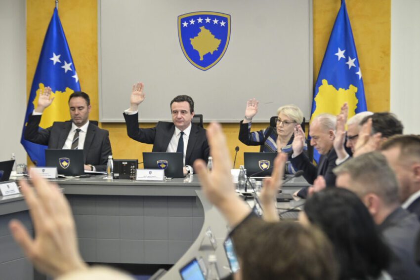 Qeveria në detyrë ndan 3 milionë euro për Kartonin e Gjelbër për mërgatën