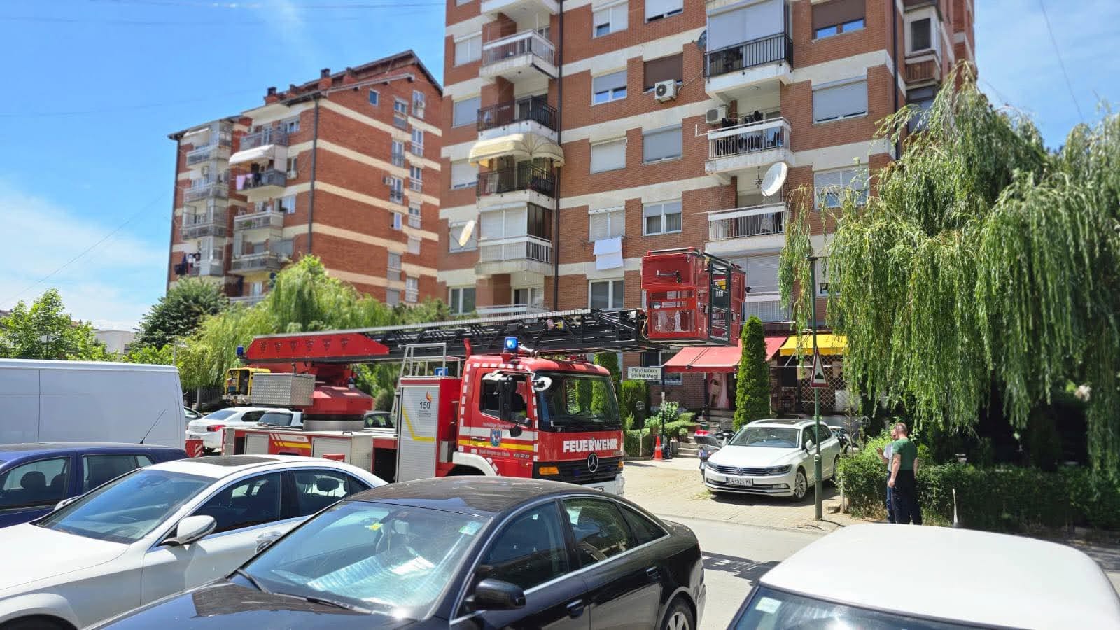 E moshuara në Prizren tenton vetëvrasjen, ndërhyjnë policia dhe zjarrfikësit