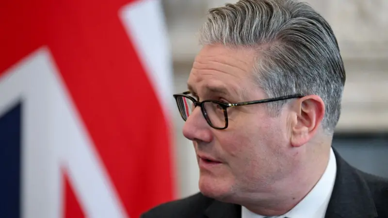 Keir Starmer jep dorëheqje si kryeministër dhe lider i Partisë Laburiste
