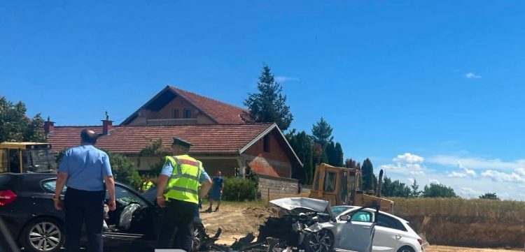 Katër të lënduar në një aksident mes dy veturave në magjistralen Prishtinë-Pejë