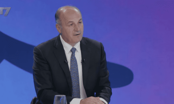 Hoxhaj: Kurti nuk ka interesim për politikë të jashtme, e menaxhon Qeverinë sikur partinë