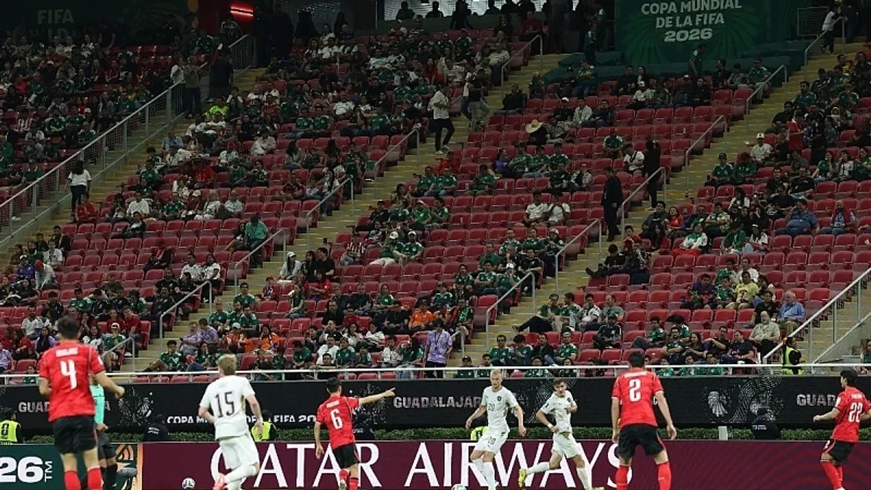 “Na besoni ne, jo sytë tuaj”: Tribunat në ndeshjen mes Koresë së Jugut dhe Çekisë ishin gjysmë të zbrazëta, por FIFA pretendon se ishin plot