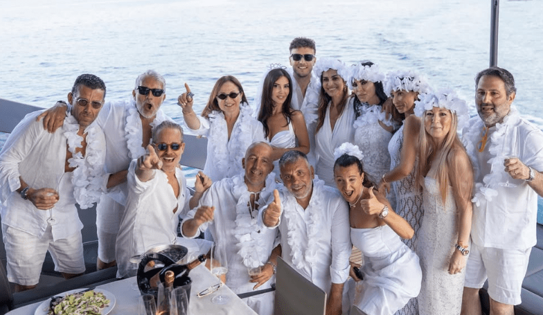 Amir Rrahmani i propozon martes modeles Drita Stublla