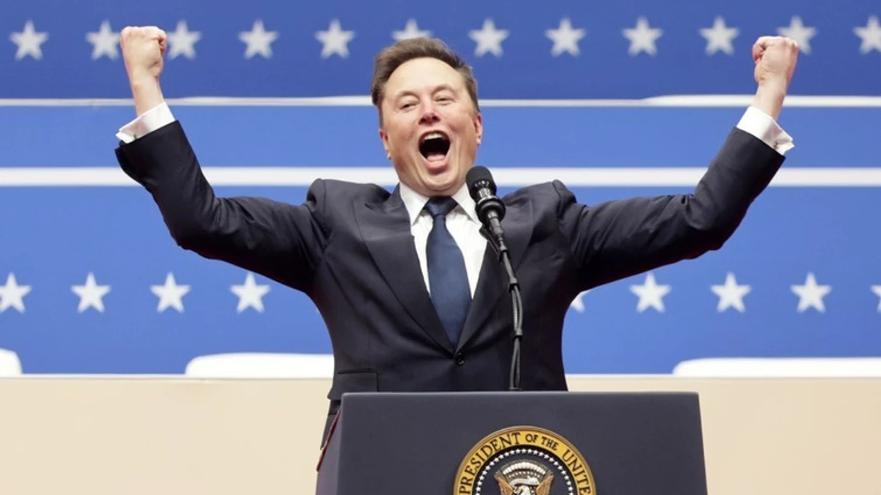 Musk bëhet njeriu i parë në histori që arrin statusin e trilionerit