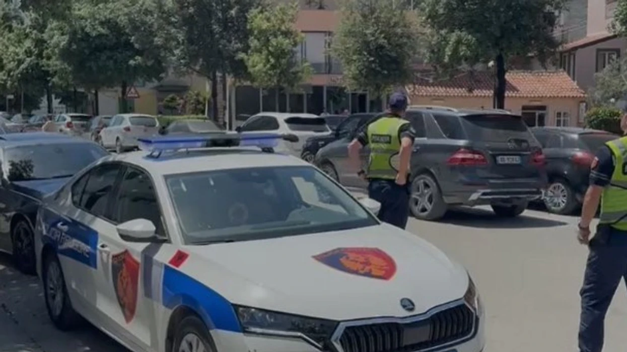 I mori rreth 17 mijë euro një klienti që po i depozitonte, detaje nga grabitja e bankës në Tiranë