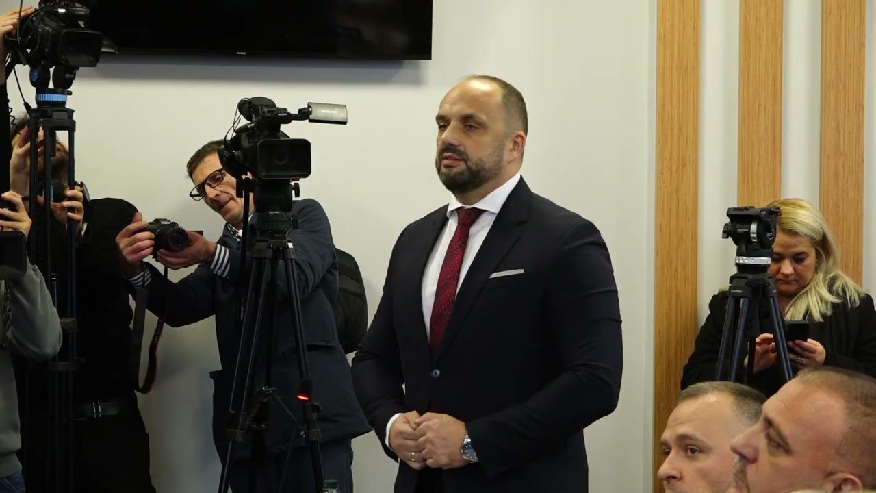 Lirohen nga Policia e Kosovës zyrtarët e Komunës së Mitrovicës së Veriut pas shoqërimit për vandalizëm