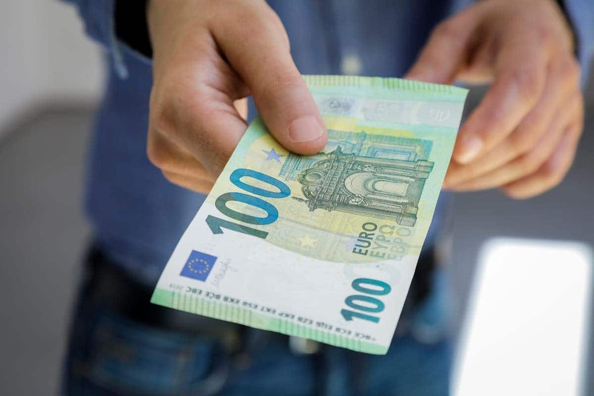 Ekzekutohen pagesat prej 100 eurosh për studentët përfitues nga Pakoja Kundër Inflacionit