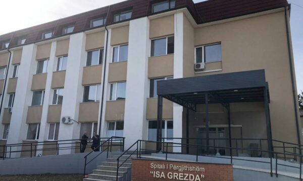 Spitali i Përgjithshëm i Gjakovës del me njoftim për vdekjen e 17-vjeçarit: U soll pa shenja jete