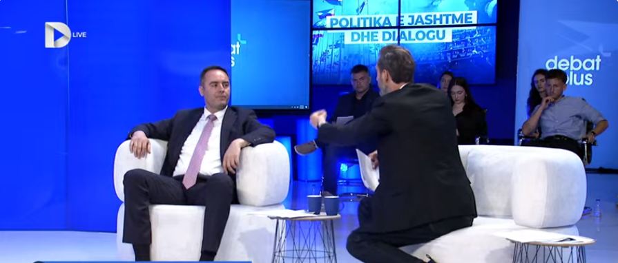 “S’po të nihet zëri për korrupsionin në QKUK”, përplasen Konjufca e Ismaili