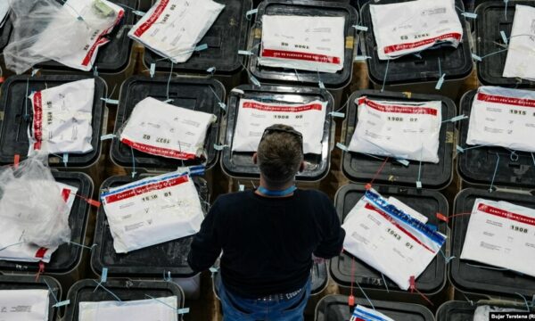 KQZ: Nëse s’ka ankesa pas numërimit të fletëvotimeve me postë dhe atyre me kusht, do të shpallen rezultatet përfundimtare