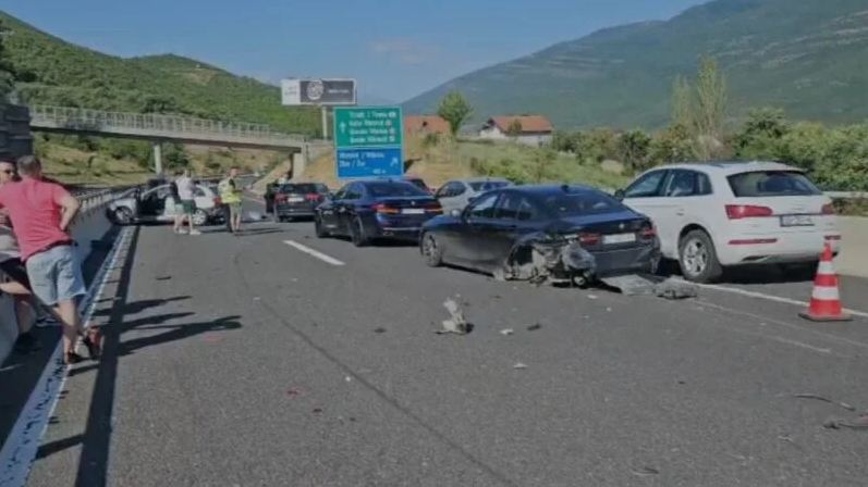 Aksident i rëndë afër pikës kufitare në Vërmicë, lëndohen tetë persona