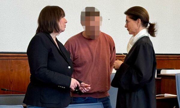 Surprizë në gjyqin ndaj kosovarit për sulm me thikë në Gjermani, autori del të jetë vëllai i tij që tash ndodhet në Kosovë