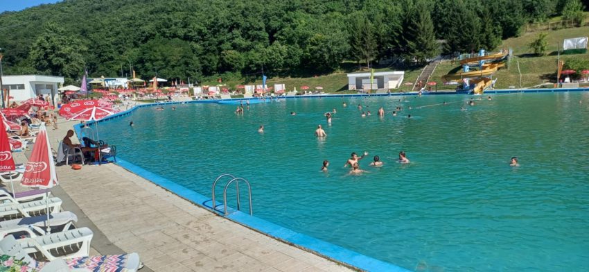 Rihapet sot Pishina e Gërmisë, ndërmarrja që e menaxhon thotë se analizat e ujit kanë dalë mirë
