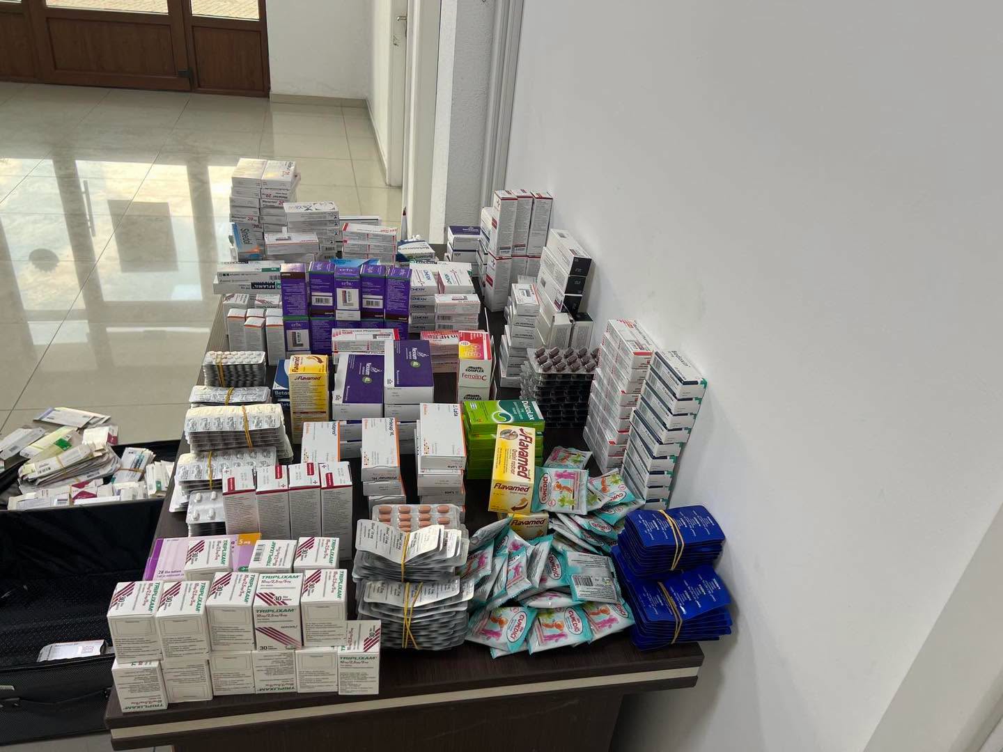 Dogana zbulon mbi 7 mijë produkte farmaceutike të padeklaruara në Jarinjë