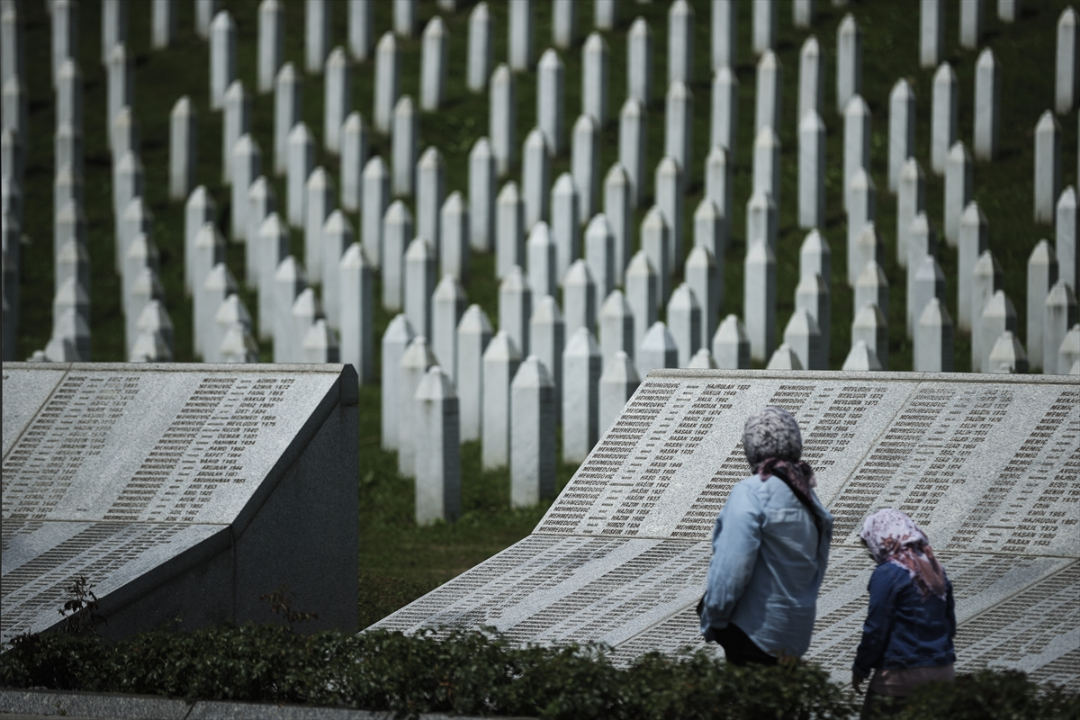“Përgjegjësia e Serbisë ndaj Srebrenicës s’mund të mbyllet me heshtje”, Kosova përkujton viktimat e gjenocidit