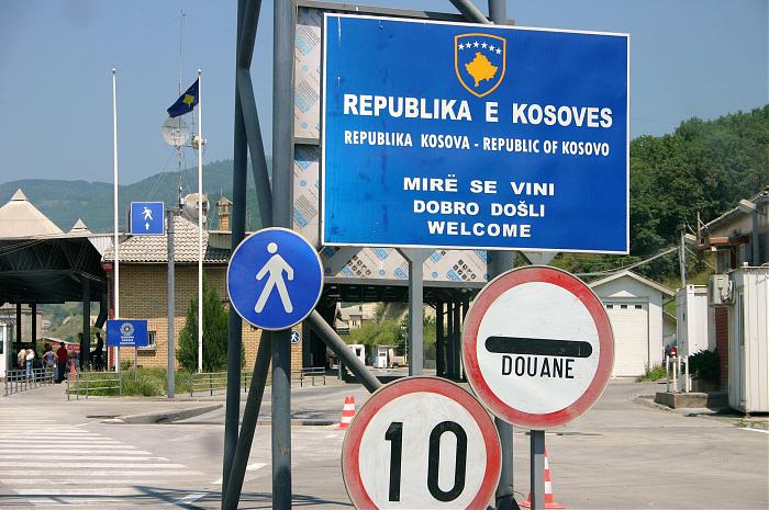 Zvogëlohet pak kolona te Dheu i Bardhë: Pritjet për hyrje – gjysmë ore