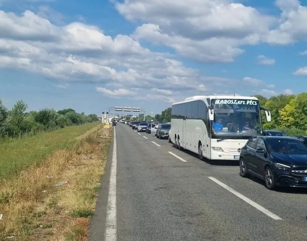 Mbi 3 orë pritje në kufirin Kroaci–Serbi, kolona të gjata në pikën Batrovci