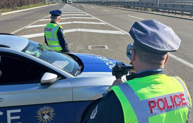 Mbi 2 mijë e 560 gjoba dhe 56 aksidente në 24 orët e fundit në Kosovë – një me fatalitet