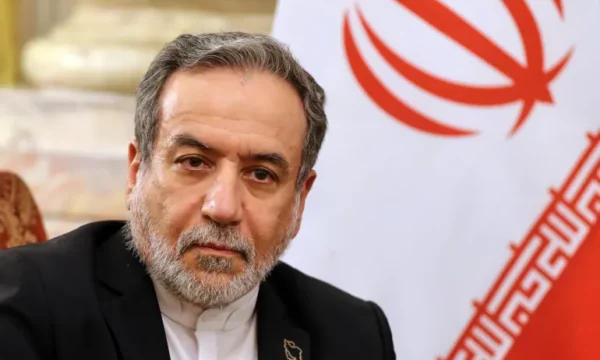 Mes tensioneve të përshkallëzuara me SHBA-në, kryediplomati iranian zhvillon bisedë telefonike me homologun pakistanez