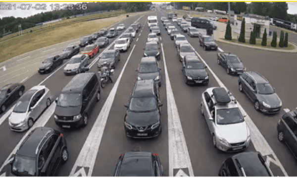 Mërgimtarët bllokohen në pikën kufitare Kroaci-Serbi
