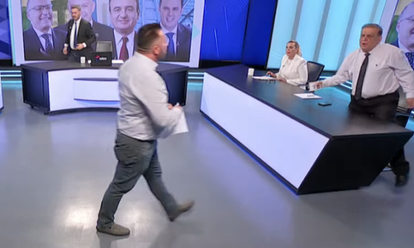 Përplasje gjatë debatit në TËVË1: Mustafë Kadriaj ia mësyn Nexhmedin Spahiut, ky kap tasin në dorë – ndërpritet transmetimi