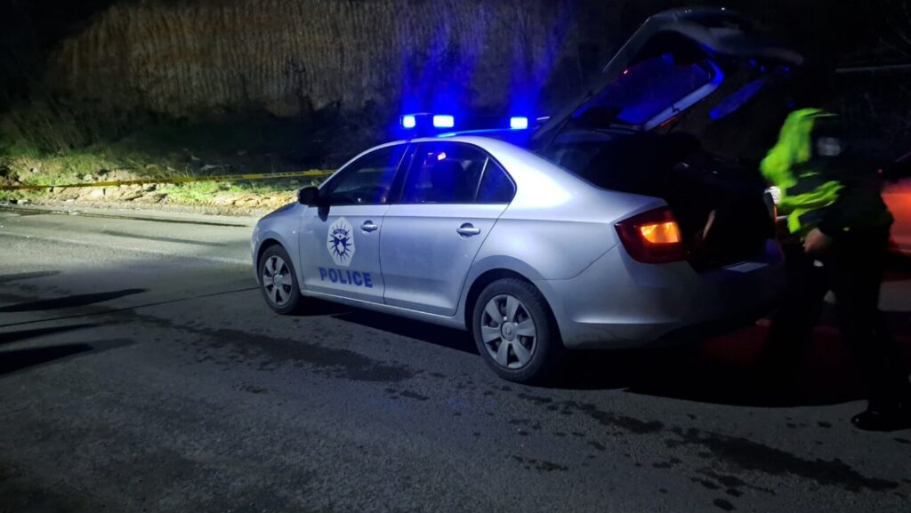 Sherr në një kompani në Vushtrri, vëllai ther me thikë vëllanë – babai dyshohet se e sulmoi