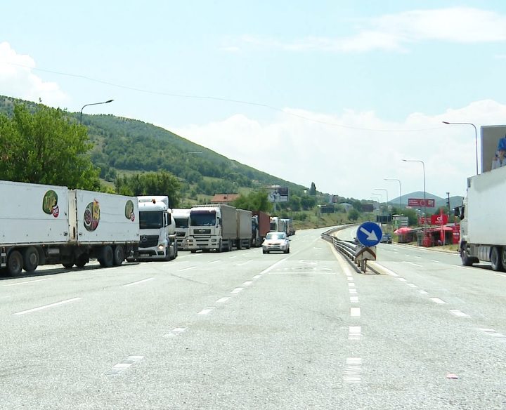 Temperaturat e larta, MIT vendos kufizime për kamionët mbi 20 tonë në autoudhë