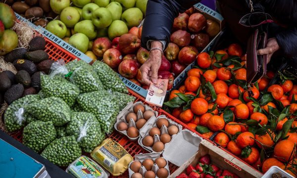 ASK: Patatet, pemët dhe perimet me rritjen më të madhe të çmimeve në Kosovë