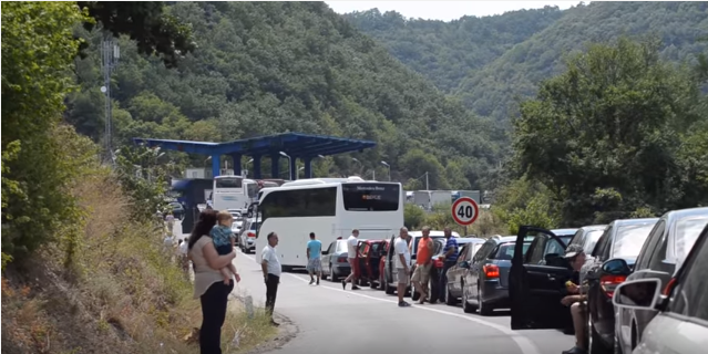 Pritje deri në një orë te Dheu i Bardhë