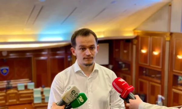 Cakolli: Kosova s’mund të mbetet pafundësisht me ushtrues detyre në postin e Presidentit