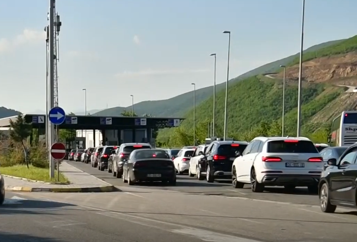 Kolona në disa pika kufitare, deri në 25 minuta pritje për të hyrë në Kosovë