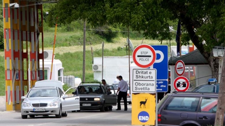 Normalizohet qarkullimi në kufirin Kroaci–Serbi, mërgimtarët vazhdojnë rrugën drejt Kosovës