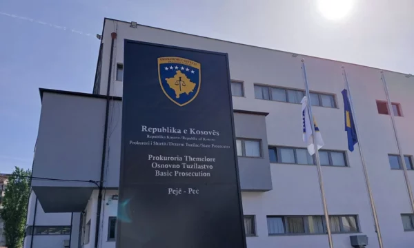 Prokuroria në Pejë ngre aktakuzë ndaj burrit i cili dyshohet se detyroi bashkëshorten e tij të kryejë veprime seksuale pa pëlqimin e saj