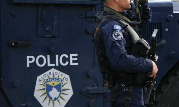 Policia e Prokuroria bastisin lokacionin e njërit prej të dyshuarve për krime lufte në Mitrovicë, sekuestrojnë dëshmi, detaje