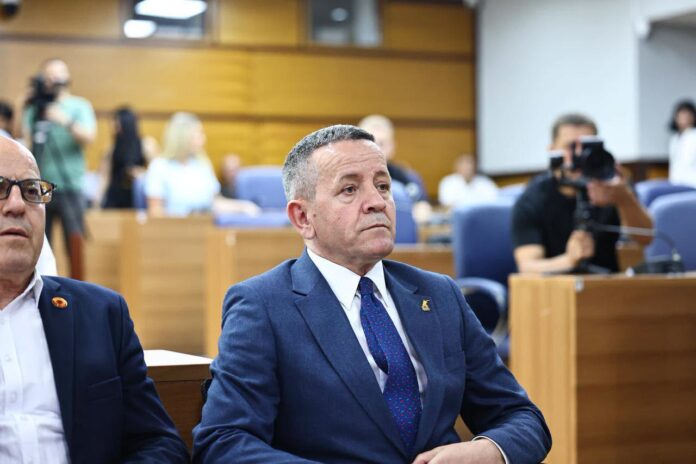 ‘Remi’: Ministrat në Beograd premtojnë hapur spastrimin e Kosovës, në Prishtinë pushtetarët vrapojnë në Hagë me shpifje kundër UÇK