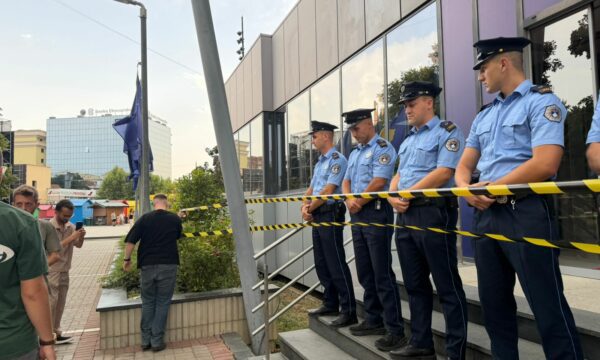 Rinia e PDK e rrethon Qeverinë me shirit të rrezikshmërisë: Pushteti pengmarrës i Kurti po e rrezikon demokracinë dhe shtetin