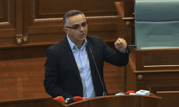 Tahiri përmend 27 dhjetorin si datë të zgjedhjeve që Kurti e do: Do jetë humbja më e madhe e tij, ai mendon se do gjunjëzohemi