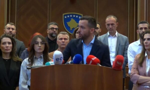 Tahiri e cilëson VV-në ‘‘organizatë banditeske’’: Kur ti s’e respekton Kushtetutën, pse një biznes mos me shkel ligjin