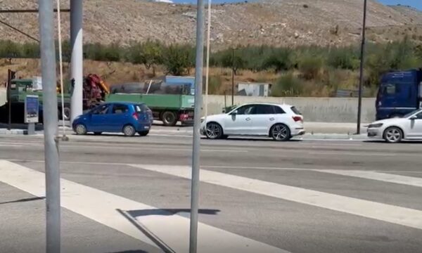 Rekord lëvizjesh në jug të Shqipërisë, mbi 300 mijë udhëtarë kaluan pikat kufitare në korrik