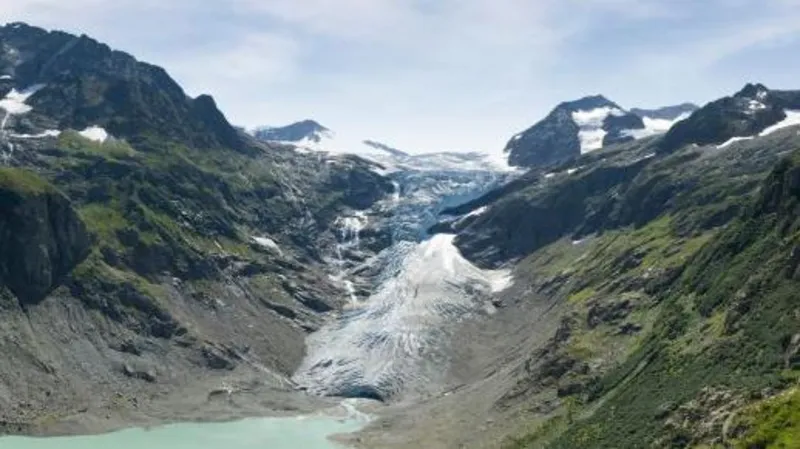 Gjenden dy alpinistë të zhdukur para tre dekadave pas shkrirjes së akullnajave zvicerane